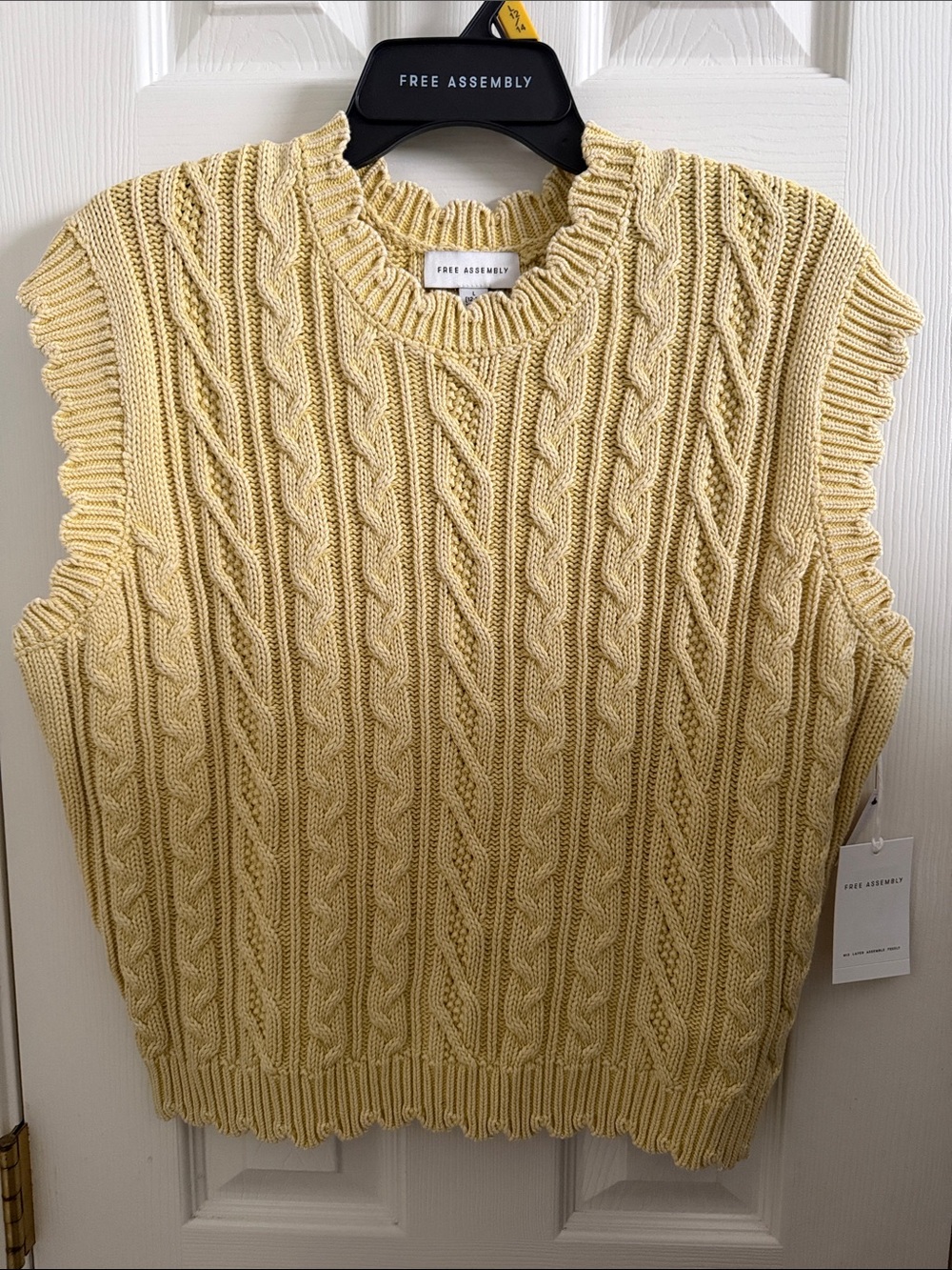Free Assembly Women's Yellow Cable-Knit Sleeveless Sweater